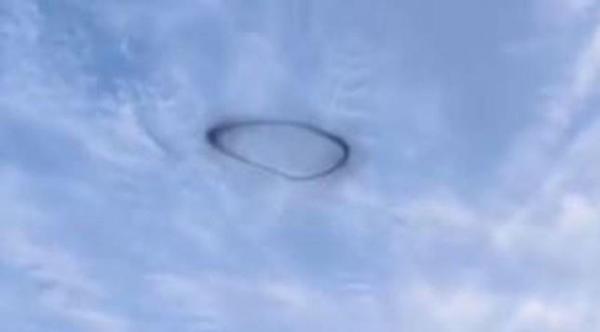 Sự thật về vòng khói đen khổng lồ nghi là UFO xuất hiện trên bầu trời Trung Quốc