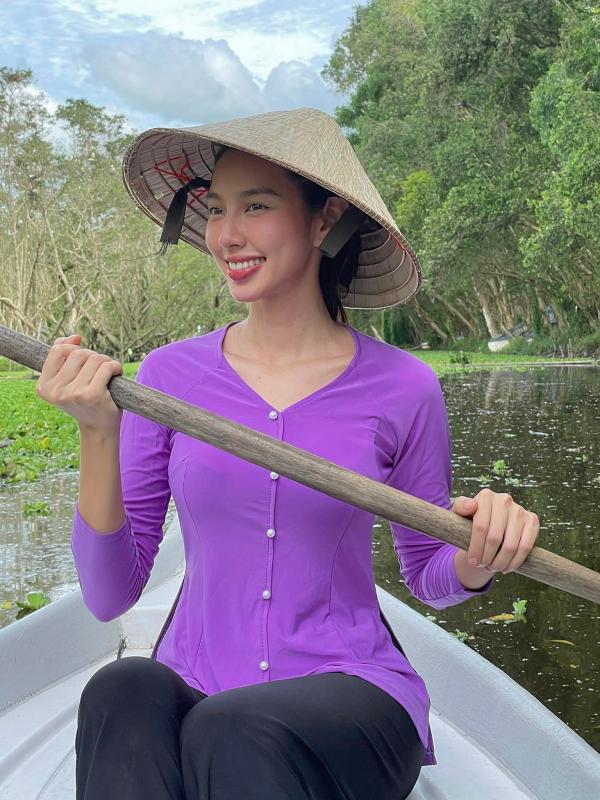 Hoa hậu Thùy Tiên mặc áo bà ba, hóa “cô gái miền Tây” xinh đẹp