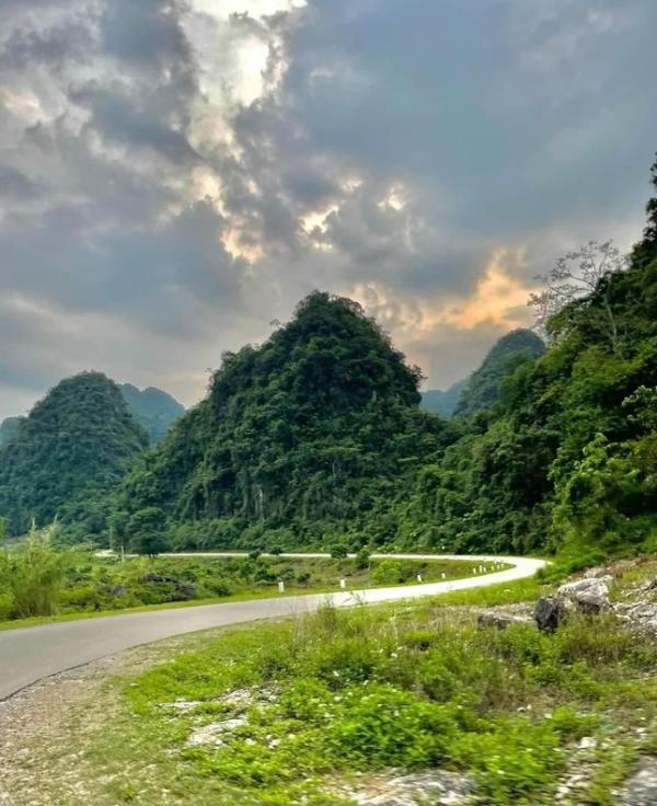 Ngẩn ngơ trước cảnh “non nước hữu tình” của thảo nguyên Đồng Lâm ở Lạng Sơn