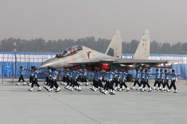 Cách tiếp cận 3 mũi của Ấn Độ khi nguồn cung vũ khí từ Nga gặp khó