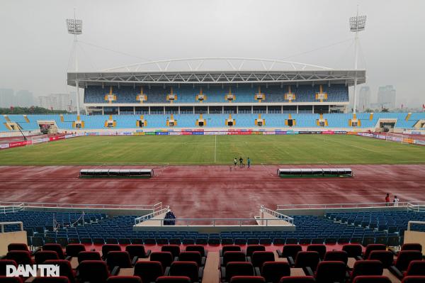 Sân Mỹ Đình ra sao khi mưa lớn trước trận chung kết U23 Việt Nam - Thái Lan