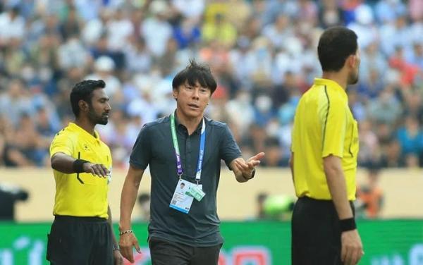 HLV tuyển U23 Indonesia ví đối thủ Malaysia là “ma”