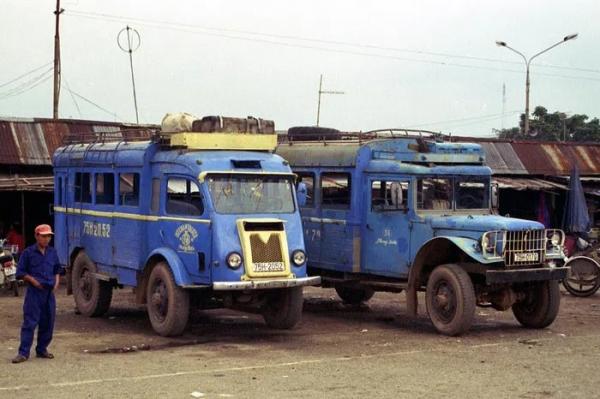 Ảnh độc: Cận cảnh loại xe buýt lạ lùng ở Việt Nam năm 1996