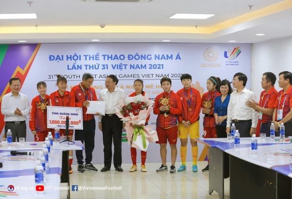 Người đại diện Quang Hải gây sốt với tuyên bố “khó tin” sau khi ĐT nữ Việt Nam vô địch SEA games 31