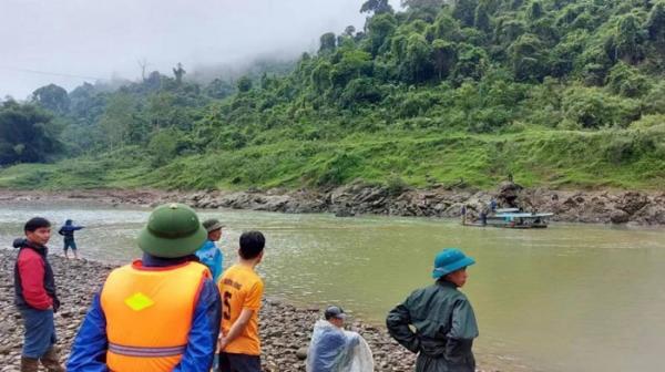 Tìm kiếm hai vợ chồng mất tích khi đánh cá tại Hà Giang