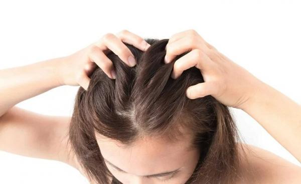 9 thói quen sai lầm của chị em khi chăm sóc tóc, dù tốn tiền dưỡng tóc vẫn rụng như lá mùa thu