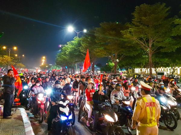 Đà Nẵng: Bố trí lực lượng ngăn chặn đua xe sau trận chung kết U23 Việt Nam - Thái Lan
