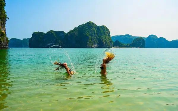Giữa lòng Hải Phòng có một hòn đảo sở hữu 2 mặt biển, nước xanh biếc chẳng khác gì Maldives “phiên bản Việt Nam”