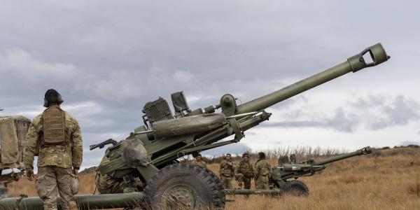 Quân đội New Zealand huấn luyện binh sĩ Ukraine sử dụng pháo 105mm