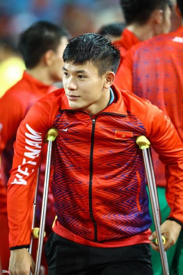 Cha của cầu thủ Lê Văn Xuân: “Tôi khóc vì xót con dính chấn thương”