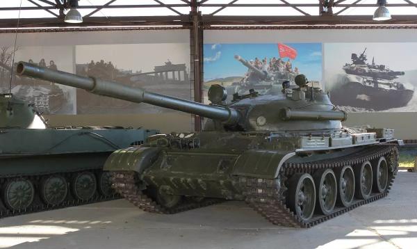Nga đưa cả xe tăng cổ ra chiến trường, Ukraine cảnh báo Hungary
