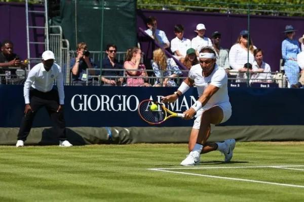 Djokovic và Nadal “làm nóng” hoàn hảo trước mùa giải sân cỏ
