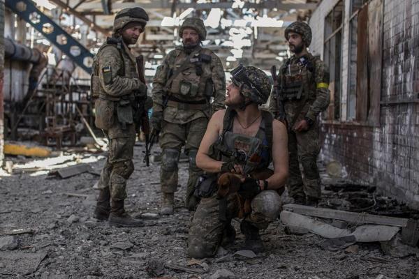 Quân đội Ukraine “gần như rút khỏi” thành phố Sievierodonetsk