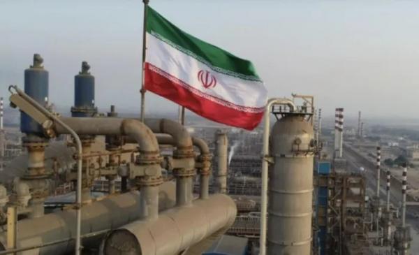 Pháp đề xuất “thả” cấm vận dầu Iran và Venezuela để thay thế dầu Nga
