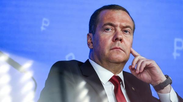 Ông Medvedev cảnh báo gắt phương Tây trong khi EU nói: Kinh tế Nga đang “suy thoái từ từ”