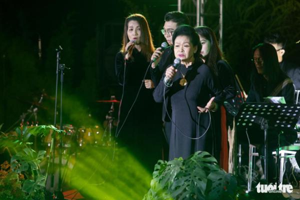Danh ca Khánh Ly hát “Gia tài của mẹ”, đơn vị tổ chức bị mời làm việc