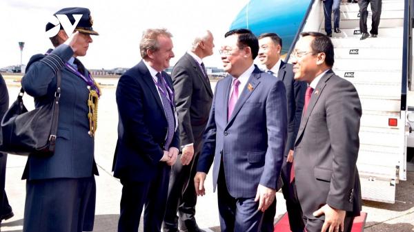 Chủ tịch Quốc hội Vương Đình Huệ thăm chính thức Liên hiệp Vương quốc AnhT