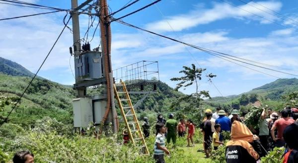 Hà Giang: Một học sinh t‌ử nạ‌n khi trèo cột điện bắt chim