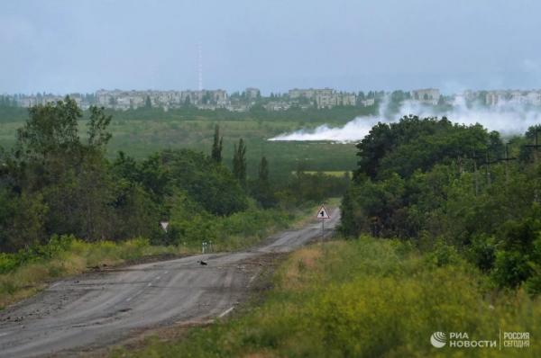 Kiểm soát nhà máy lọc dầu Lysychansk, Nga cắt đường rút của lực lượng Ukraine