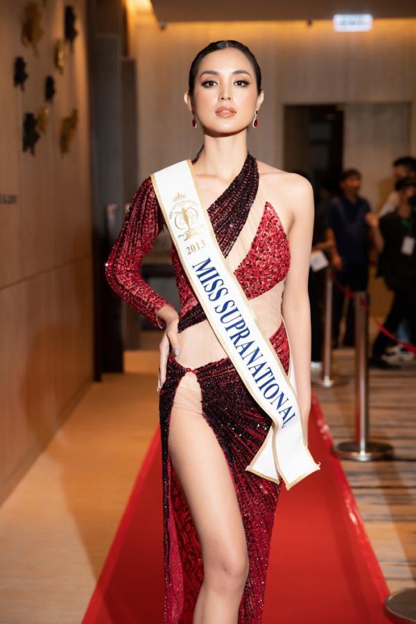 Hoa hậu Siêu quốc gia 2013 tiết lộ tiêu chí tìm ra ’người đẹp Biển đảo’, netizen bất ngờ về độ khó