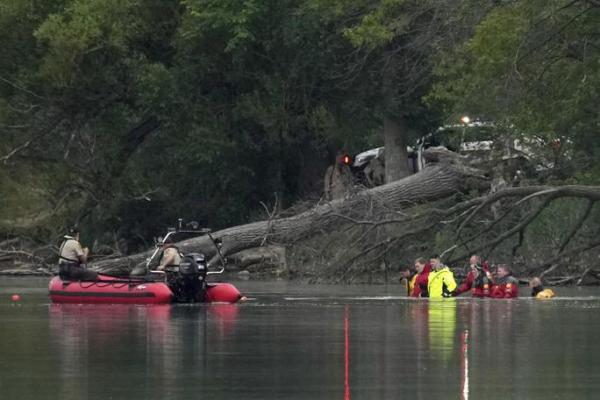 Mỹ: Lần theo điện thoại người mẹ, phát hiện 4 th‌i th‌ể dưới hồ
