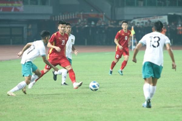 HLV Đinh Thế Nam: “U19 Việt Nam bị tâm lý trước cổ động viên Indonesia”