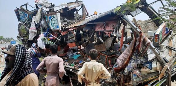 Tai nạn xe buýt nghiêm trọng tại Pakistan, hơn 30 người thương vong
