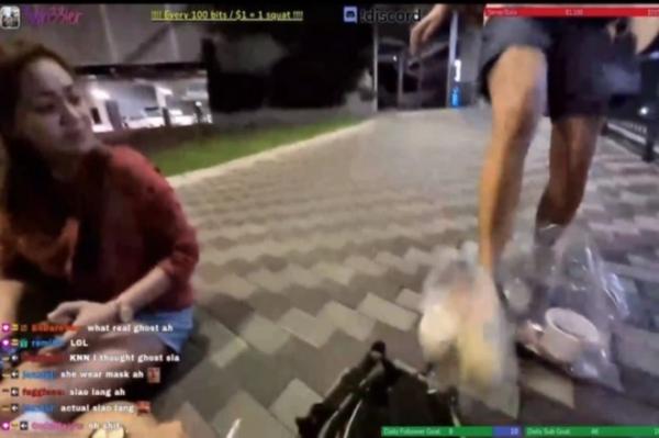 Cặp streamer bị tấn công khi livestream trên đường phố