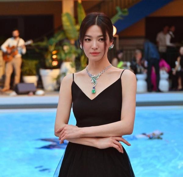 Song Hye Kyo gây tranh luận vì lộ dấu hiệu tuổi tác