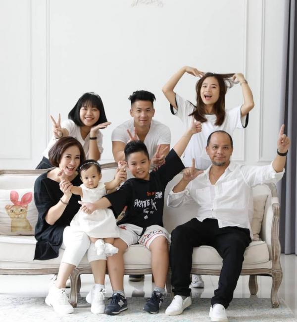 Vợ chồng diễn viên Nguyệt Hằng - Anh Tuấn: “Xa con đã thành thói quen”