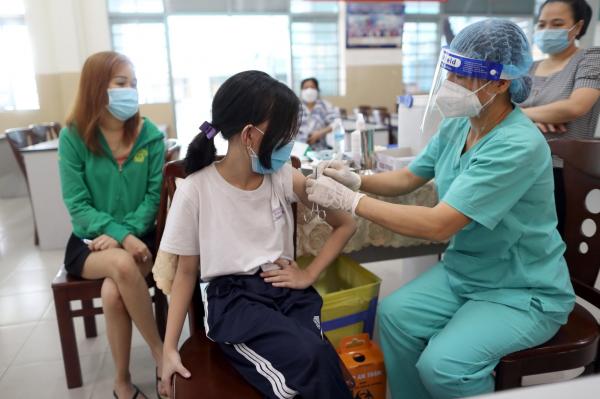 Ngày 3.8, TP.HCM tổ chức 157 điểm tiêm vắcxin Covid-19 cho trẻ em; sốt xuất huyết tăng