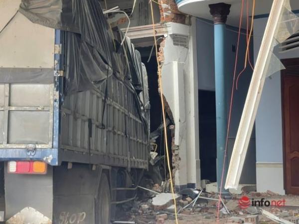 Hiện trường tan hoang vụ xe tải tông sập 3 nhà dân ở “điểm đen chợ 312”