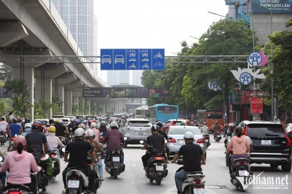 Cảnh hỗn loạn trên đường Nguyễn Trãi trước ngày chia ô tô, xe máy đi riêng