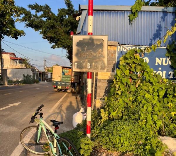 Tẩy xóa biển báo cấm xe khu vực cầu Quang Thanh