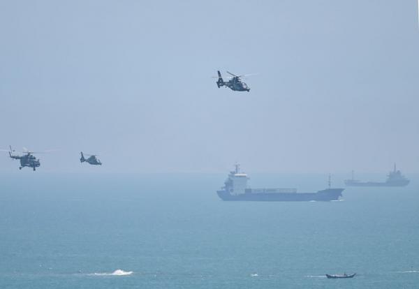 Tên lửa, máy bay, tàu quân sự Trung Quốc áp sát Đài Loan