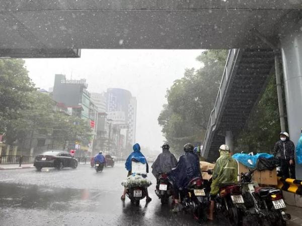 Miền Bắc bước vào đỉnh điểm đợt mưa lớn, thời tiết Hà Nội dễ chịu như đầu thu