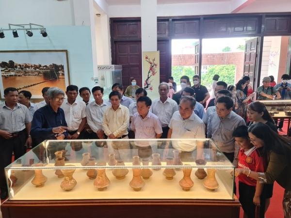 Hơn 300 cổ vật ngàn năm lần đầu được trưng bày