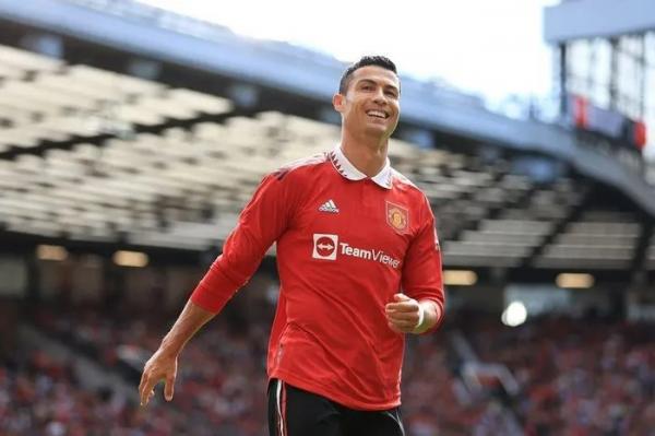 Ronaldo bắn tín hiệu cho thấy đã “ngoan ngoãn” ở lại MU