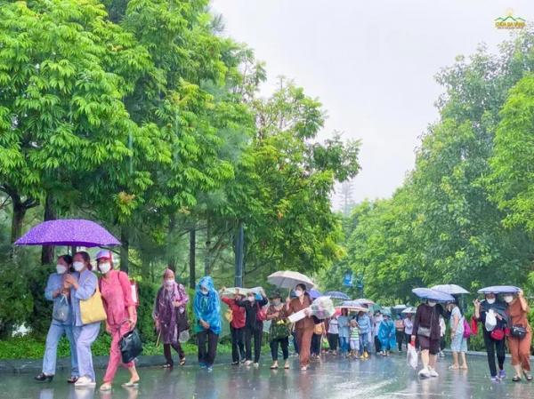 Hàng vạn người về chùa Ba Vàng dự Lễ Vu Lan báo hiếu 2022