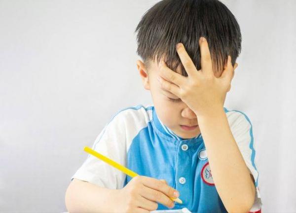Mách cha mẹ cách giúp trẻ tự giác hoàn thành bài tập về nhà chỉ trong 5 bước