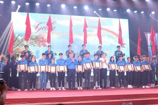 Thái Bình: Trao thưởng cho học sinh đạt điểm cao trong kỳ thi THPT Quốc gia
