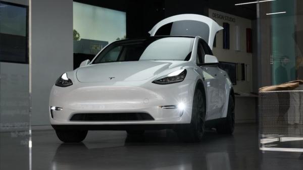 Ô tô điện Tesla Model Y 2022 vượt trội công nghệ so với Volvo C40