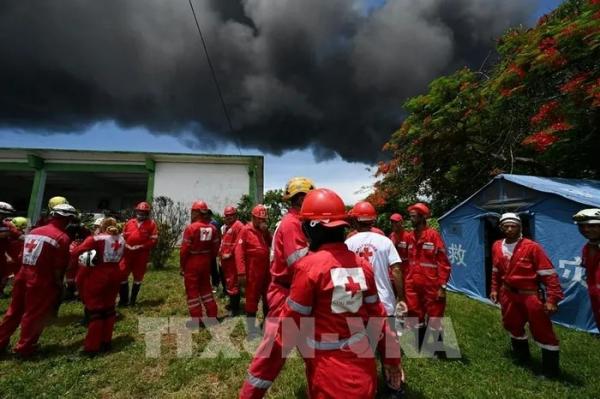 Cuba tìm kiếm 17 lính cứu hỏa mất tích trong vụ cháy kho dầu