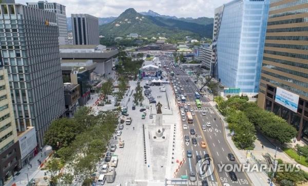 Hàn Quốc mở lại quảng trường Gwanghwamun nổi tiếng