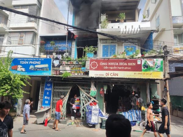 Đà Nẵng: Cháy lớn ở tiệm tạp hóa khiến 3 mẹ con t‌ử von‌g trong phòng ngủ