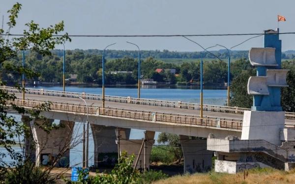 Ukraine tập kích cây cầu huyết mạch ở Kherson