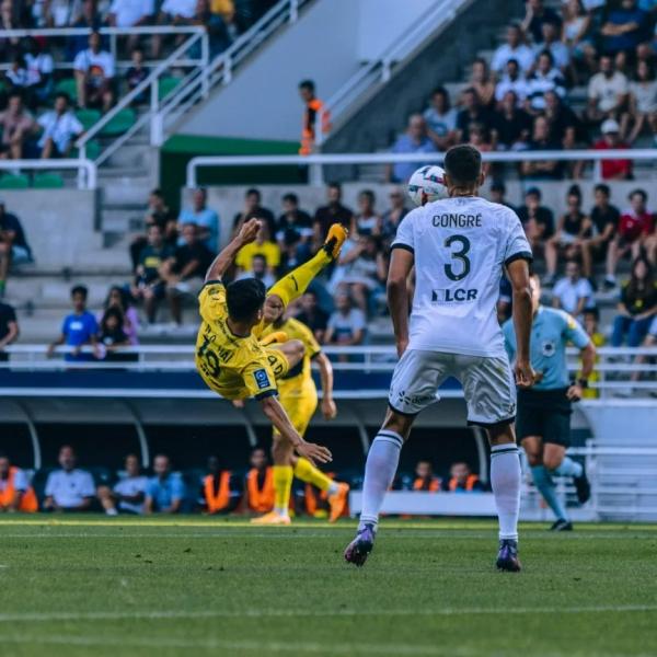 Quang Hải đá chính, Pau FC nhận “mưa lời khen” từ báo chí Pháp