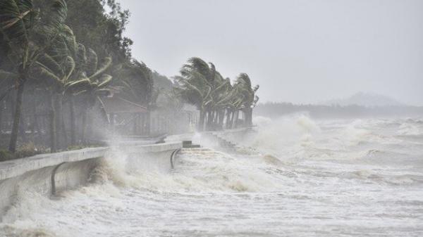 Hà Nội và nhiều vùng mưa lớn, áp thấp biển mạnh thành bão, gió giật mạnh