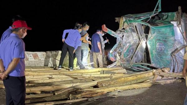 Tai nạn 4 người chết ở Huế: Hai nạn nhân trên xe tải rơi xuống vực sâu 100m