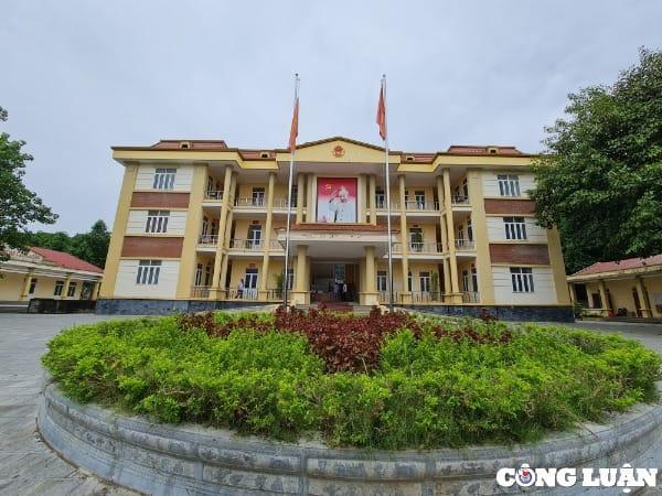 Công sở thị trấn Yên Lâm vắng như “chùa bà Đanh” trong giờ làm việc